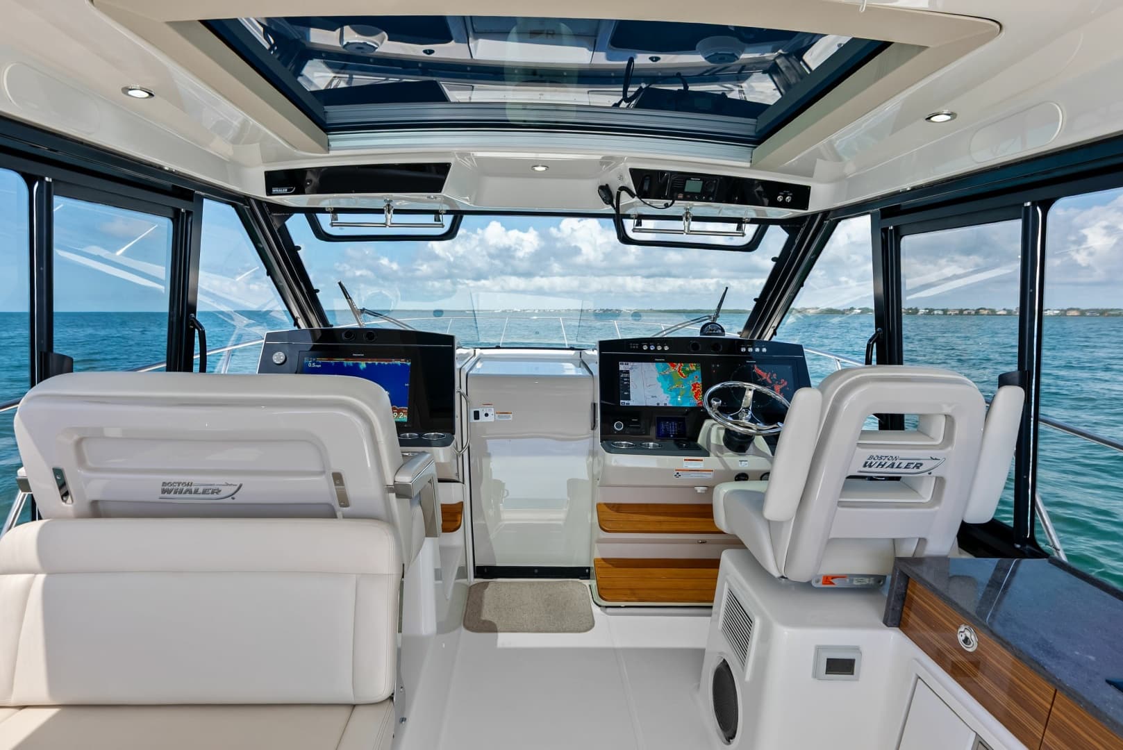 2023 Boston Whaler 405 Conquest