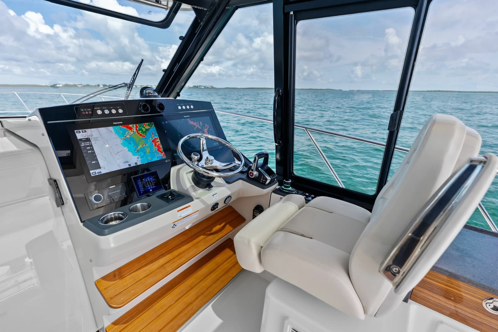 2023 Boston Whaler 405 Conquest
