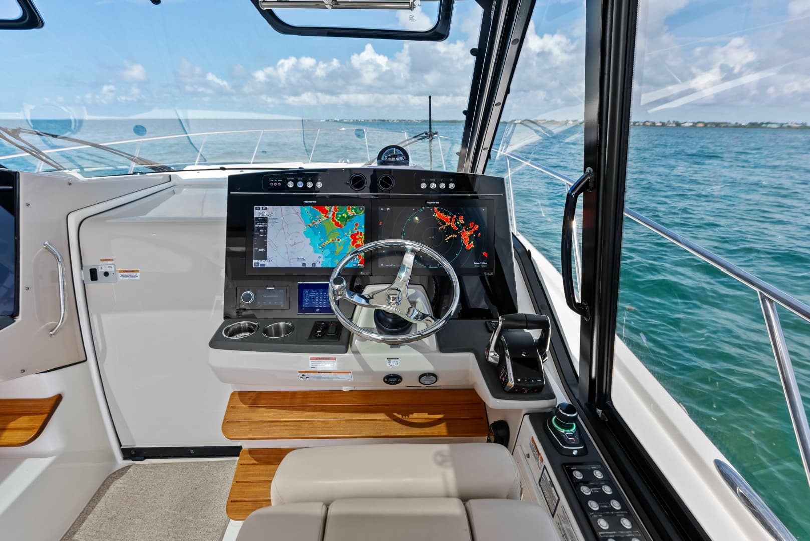 2023 Boston Whaler 405 Conquest