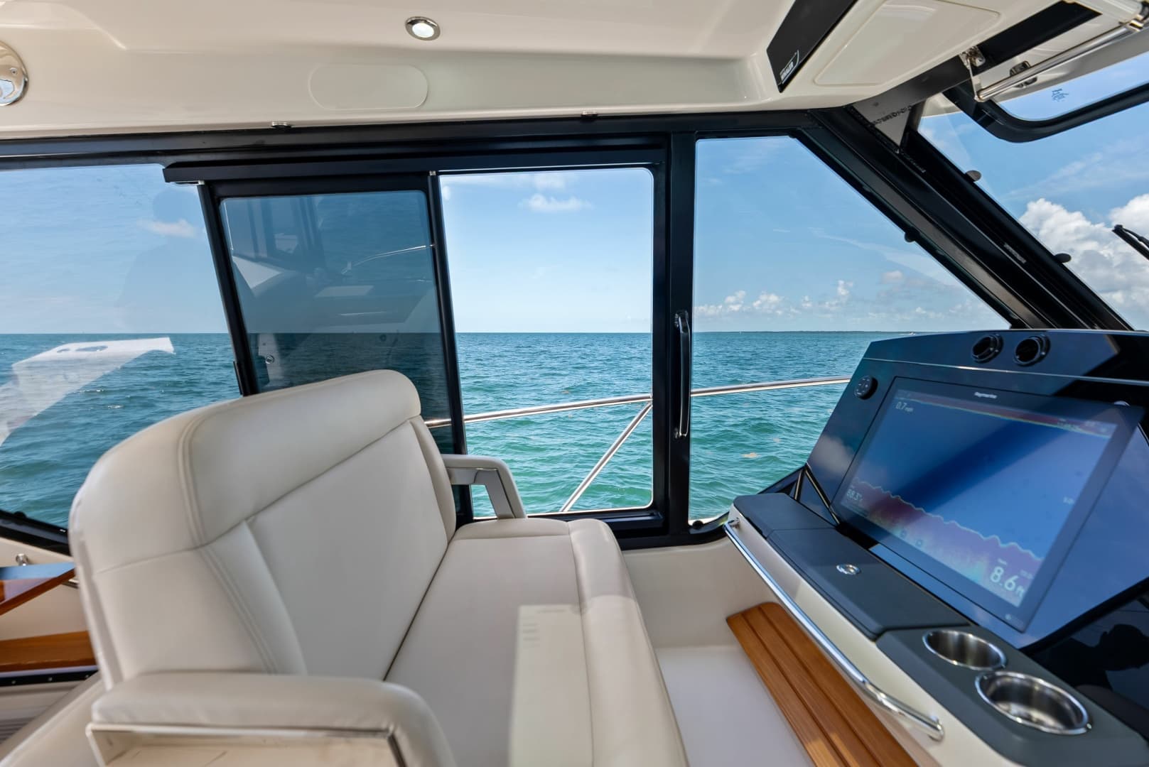 2023 Boston Whaler 405 Conquest