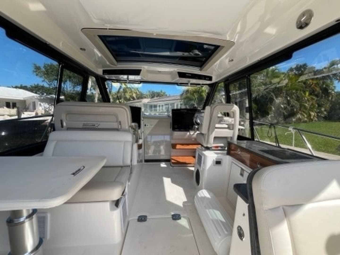 2023 Boston Whaler 405 Conquest