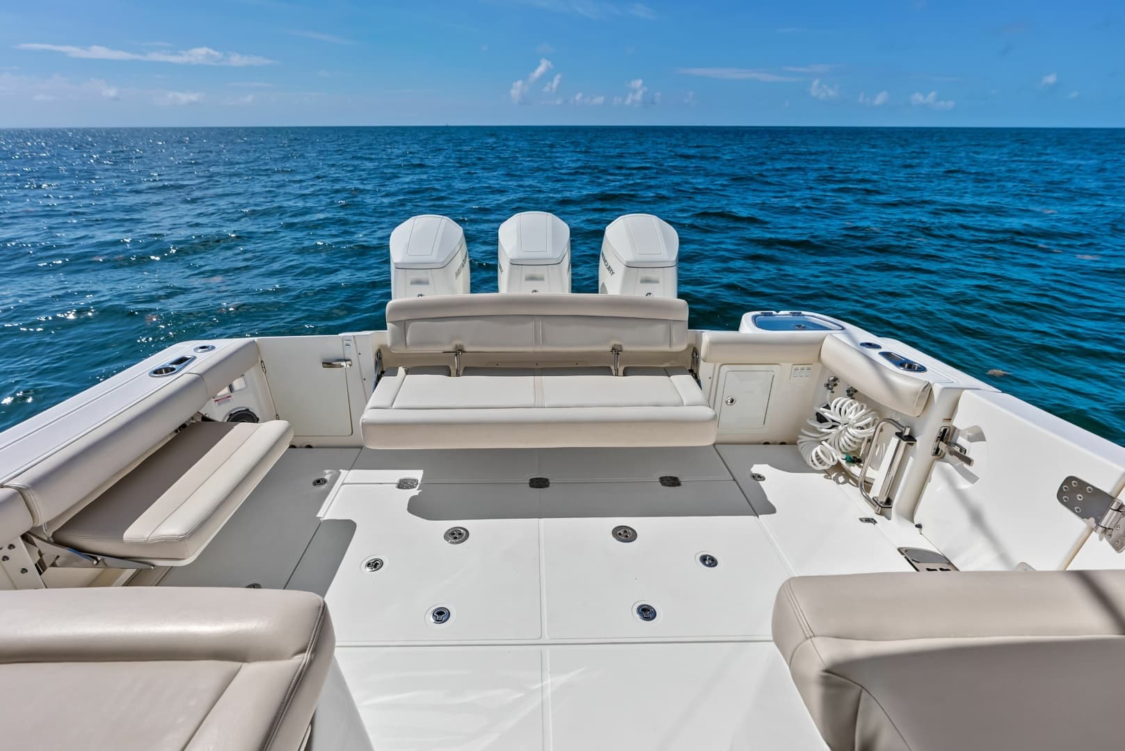 2023 Boston Whaler 405 Conquest