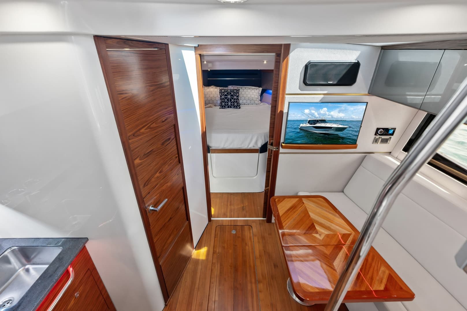 2023 Boston Whaler 405 Conquest