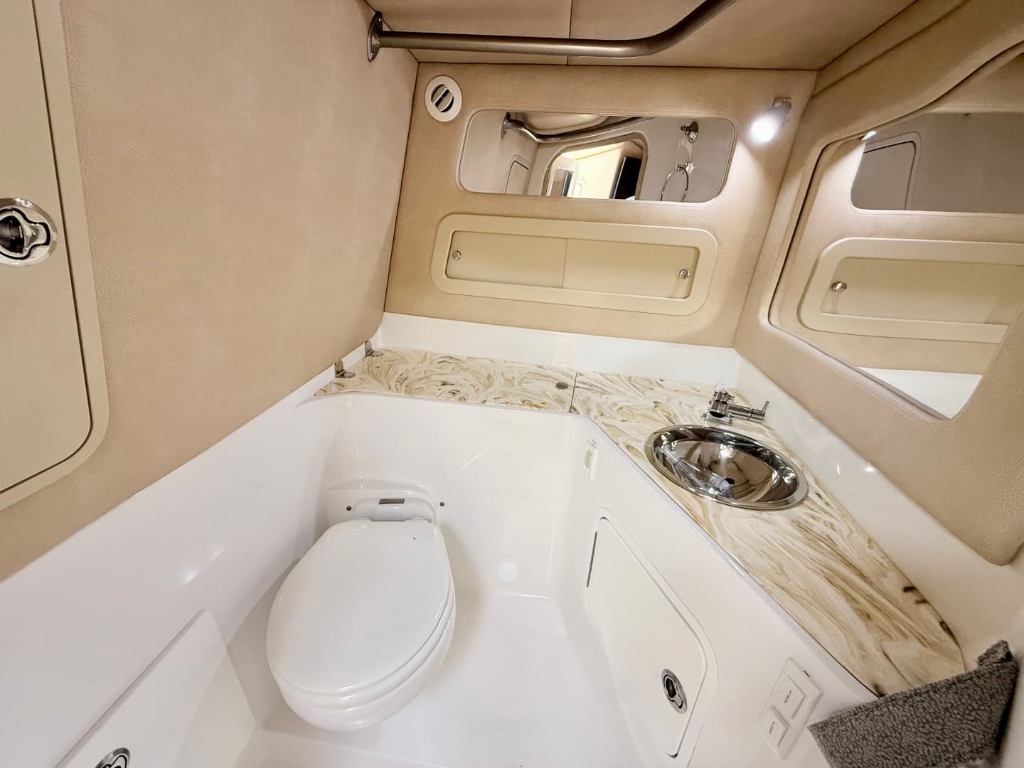 2020 Nor-Tech 550 SPORT CENTER CONSOLE