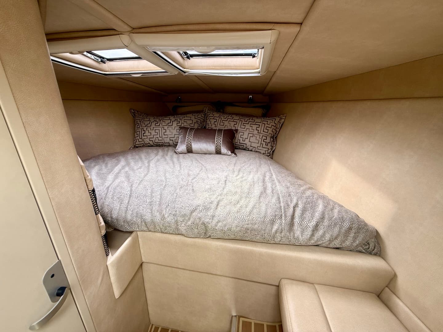 2020 Nor-Tech 550 SPORT CENTER CONSOLE