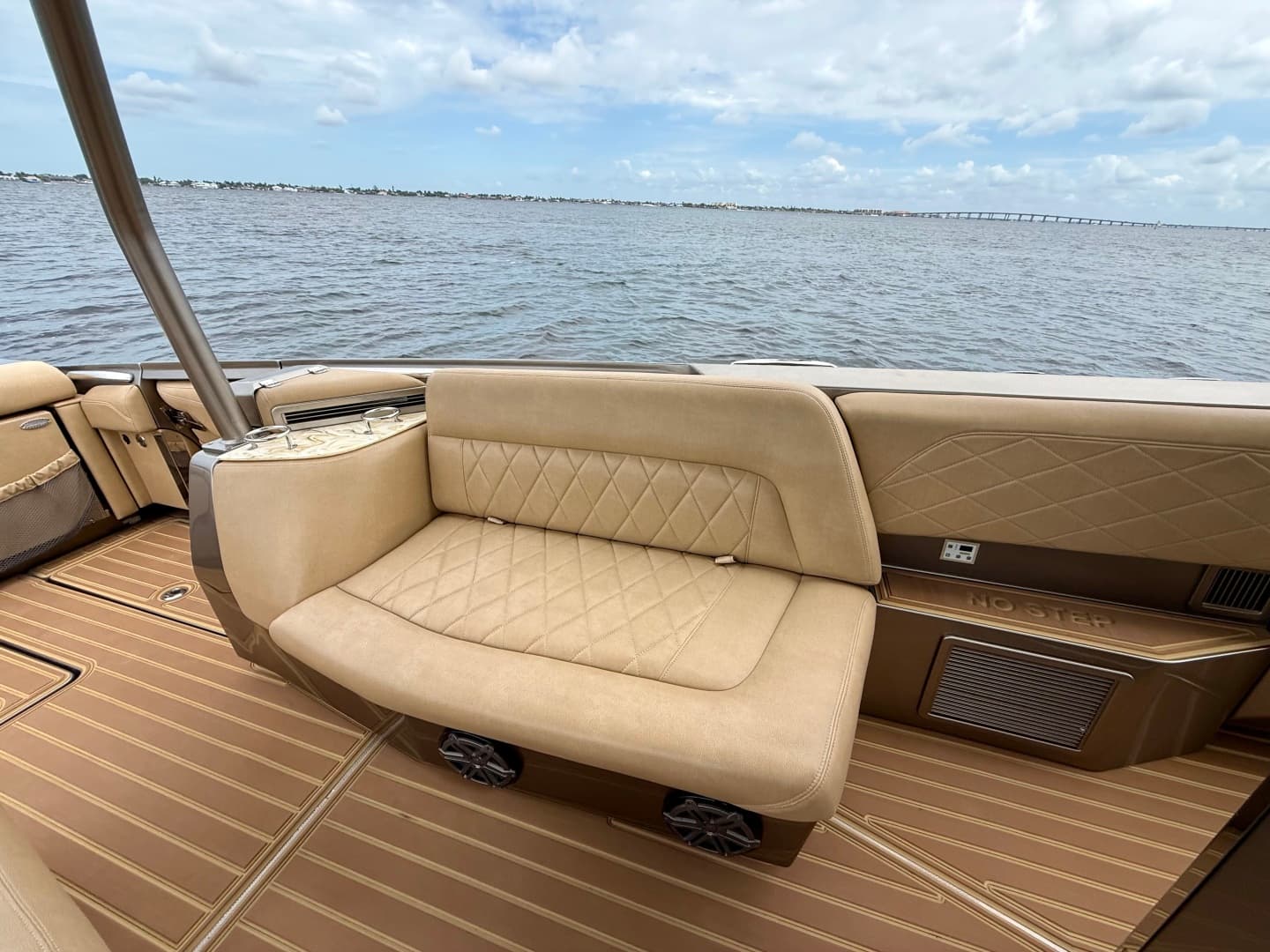 2020 Nor-Tech 550 SPORT CENTER CONSOLE