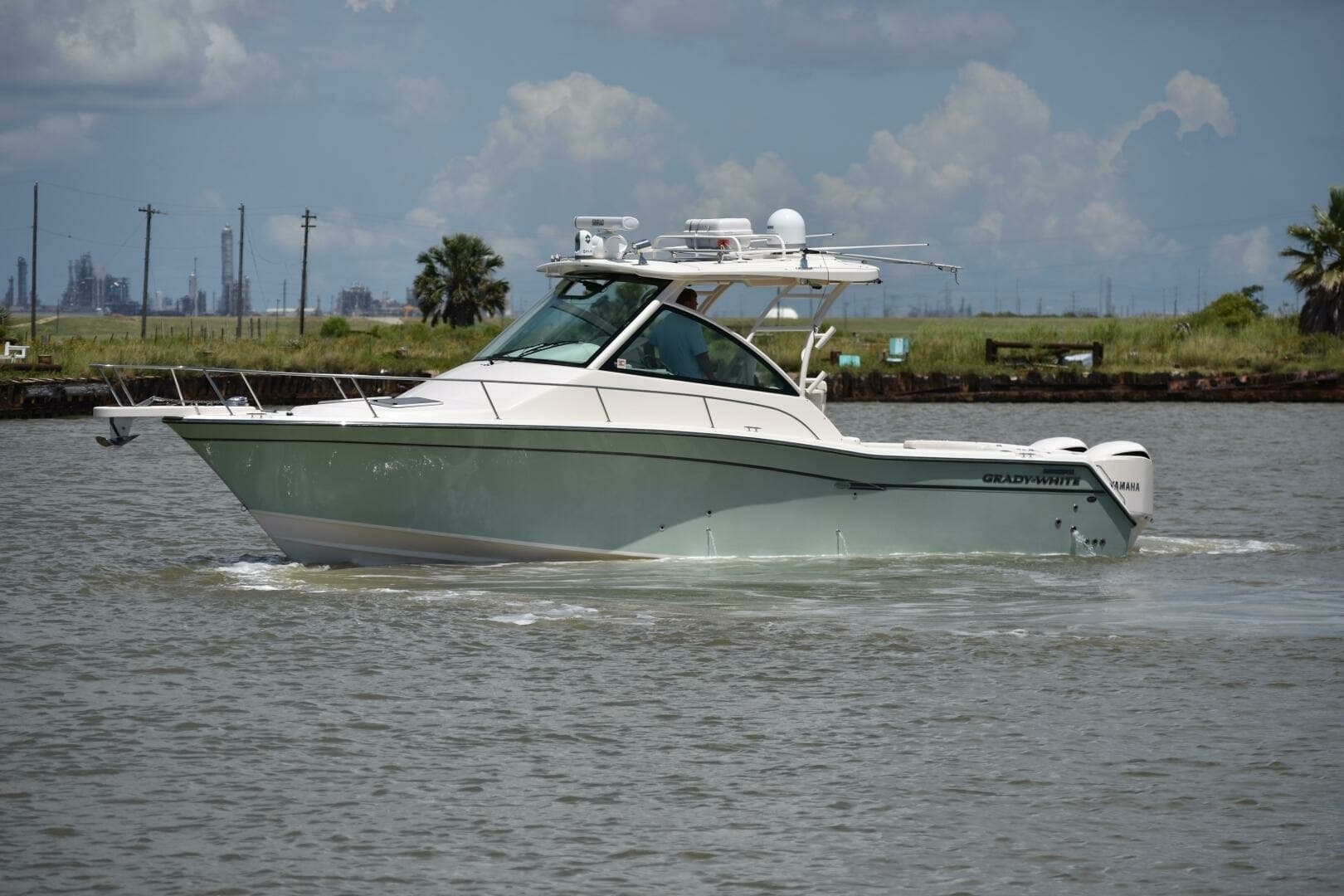 2016 Grady-White 330 Express 