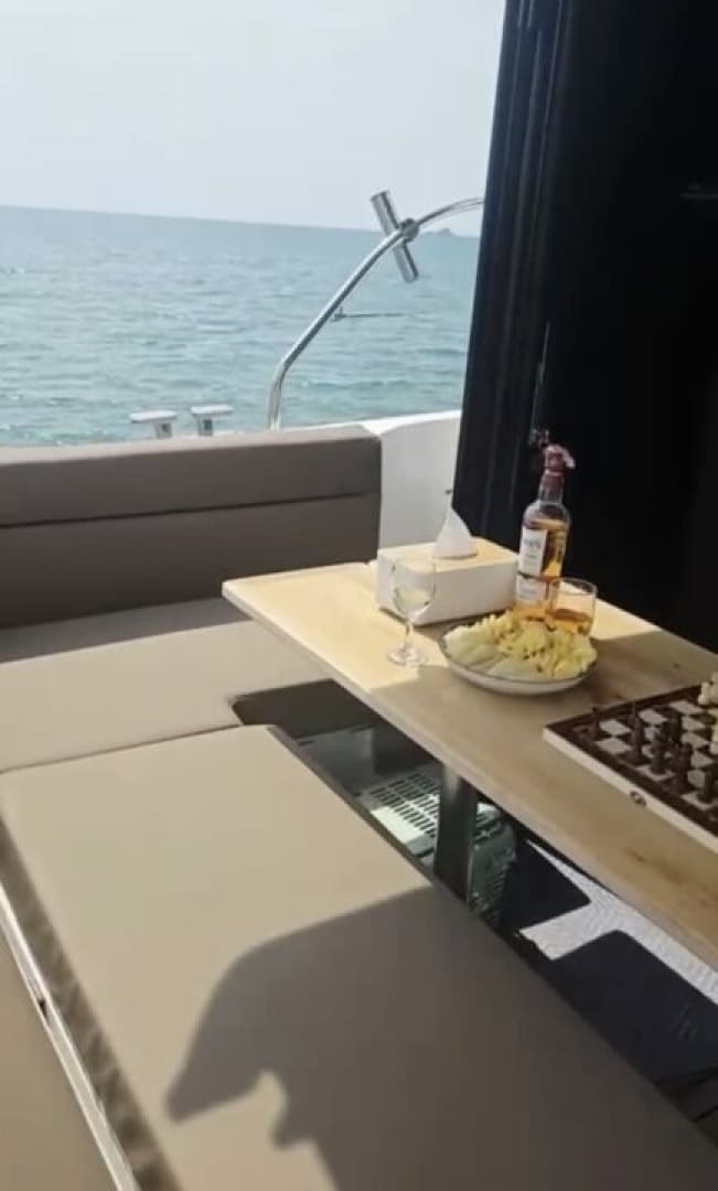 2023 Sealine SC335