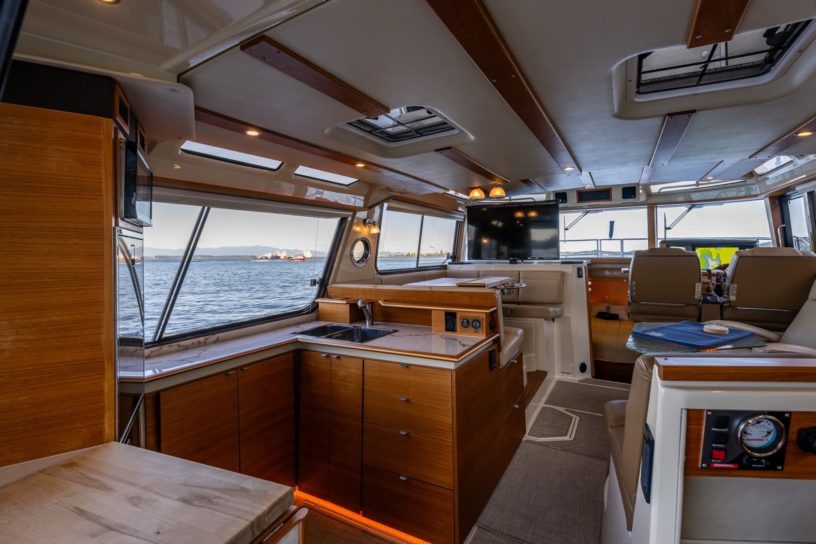 2020 Ranger Tugs R-41 CB