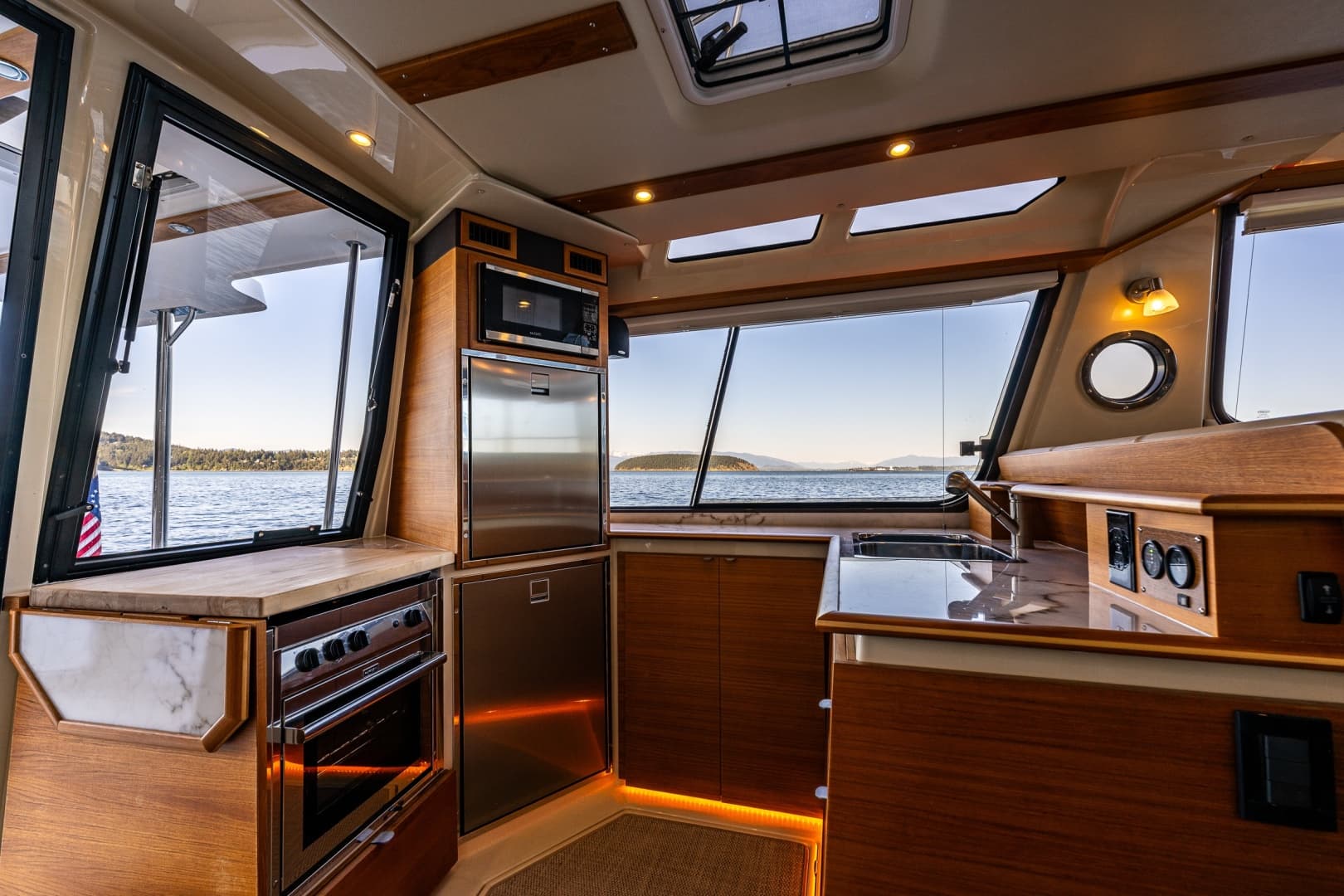 2020 Ranger Tugs R-41 CB