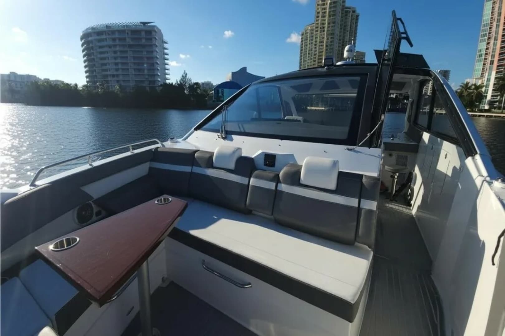2021 Cruisers Yachts 42 GLS OB