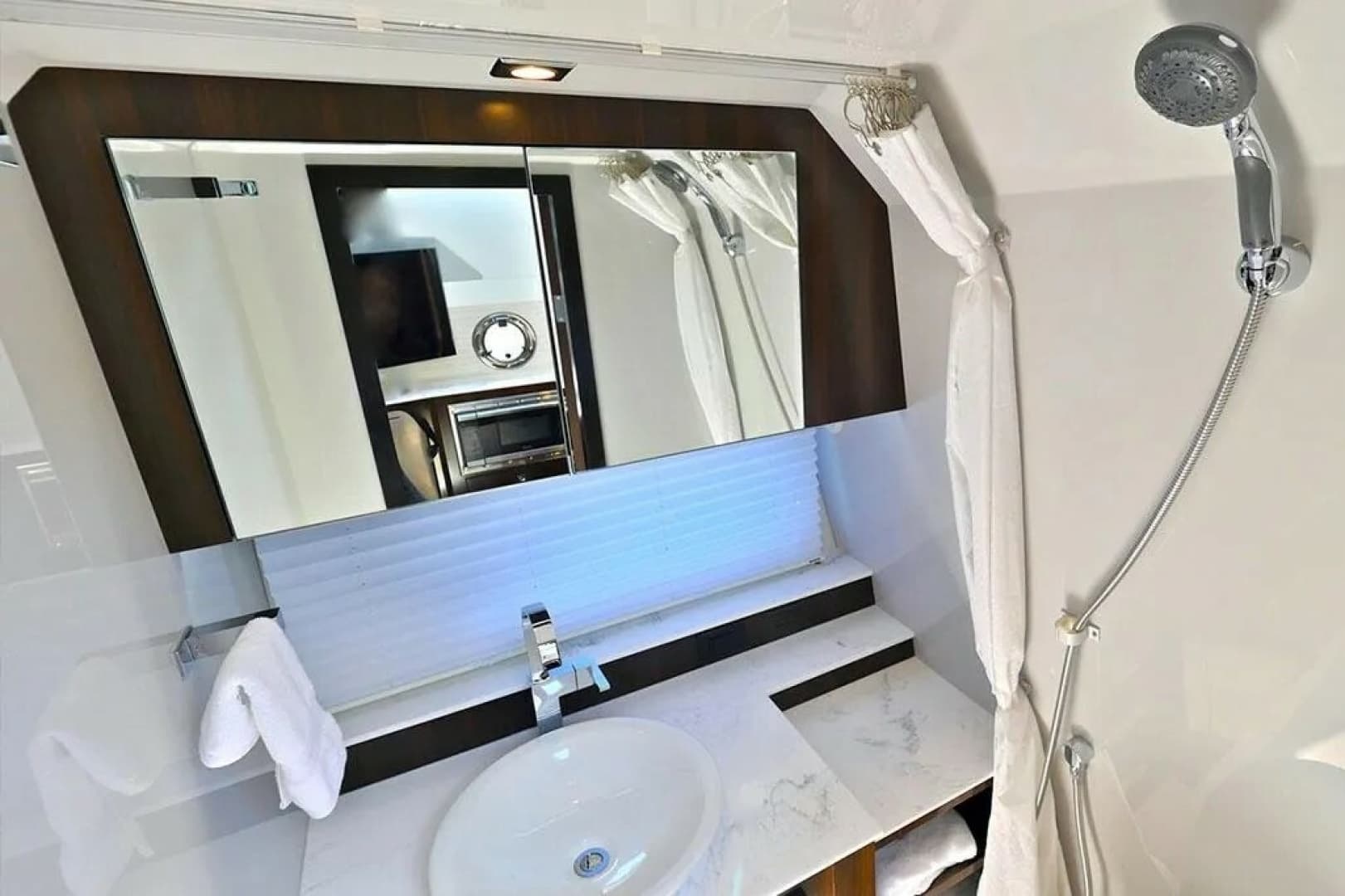 2021 Cruisers Yachts 42 GLS OB