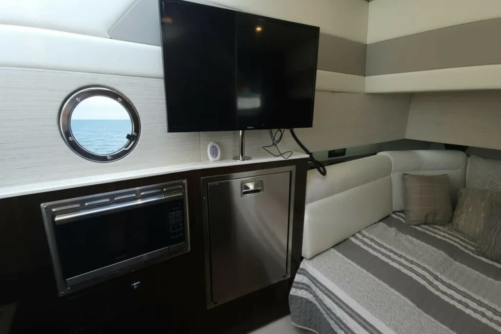 2021 Cruisers Yachts 42 GLS OB
