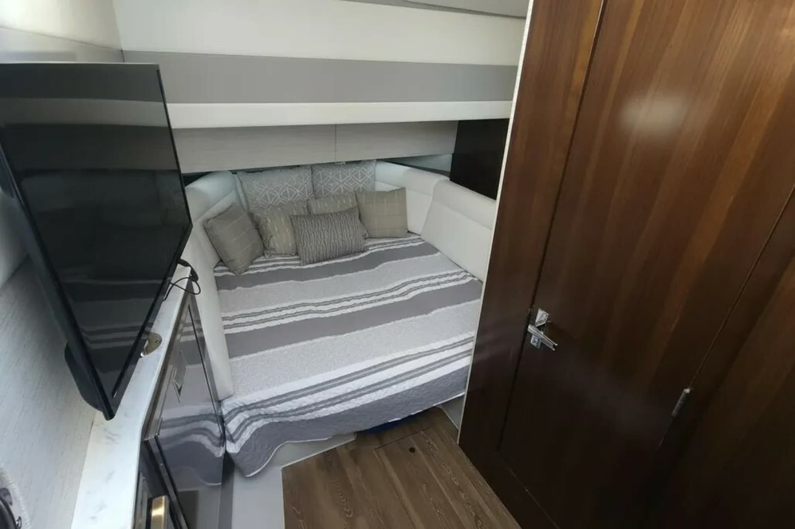 2021 Cruisers Yachts 42 GLS OB