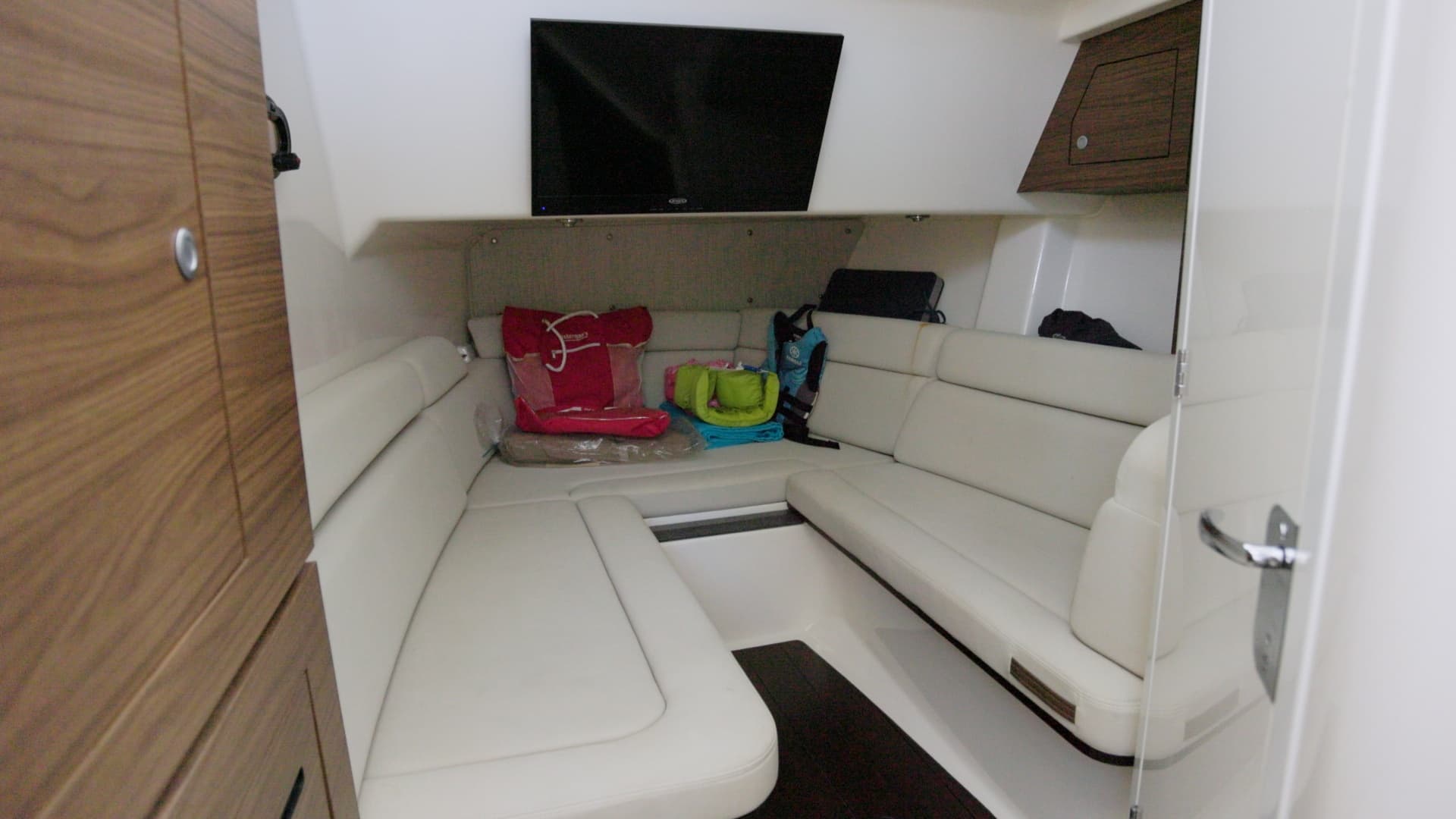 2018 Boston Whaler Outrage