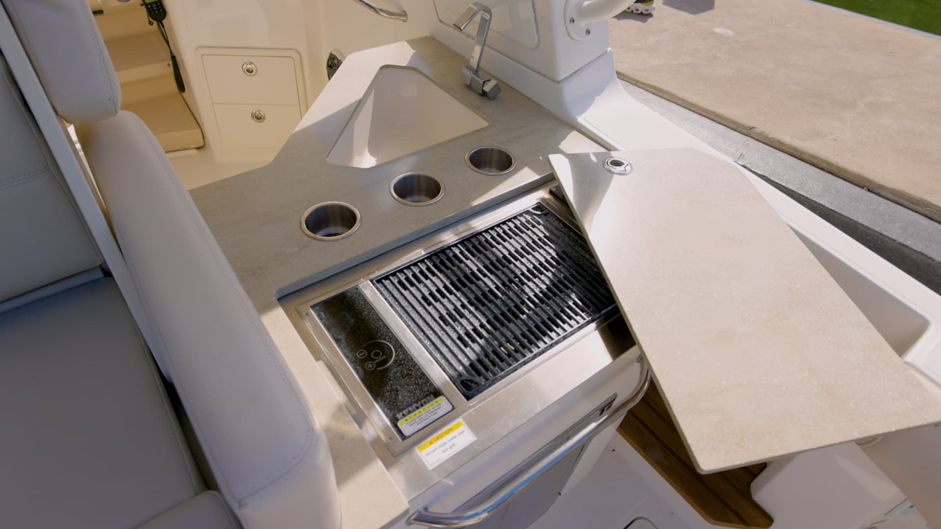 2018 Boston Whaler Outrage