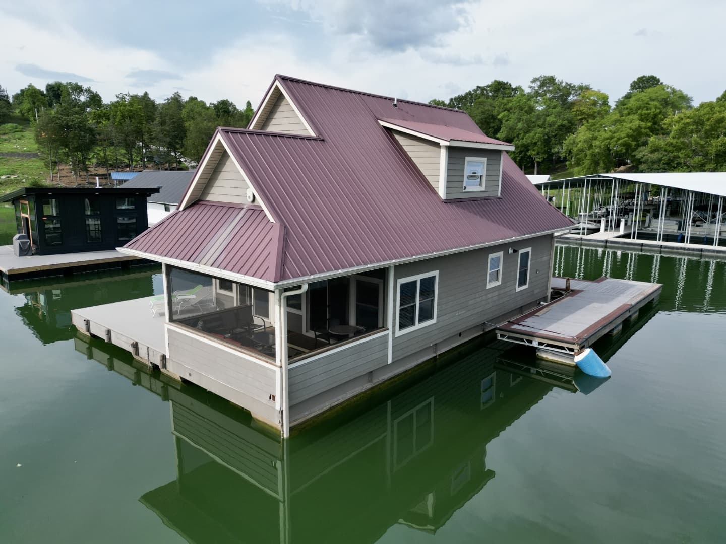 2010 Custom Floating Cabin - Approx 1340sqft