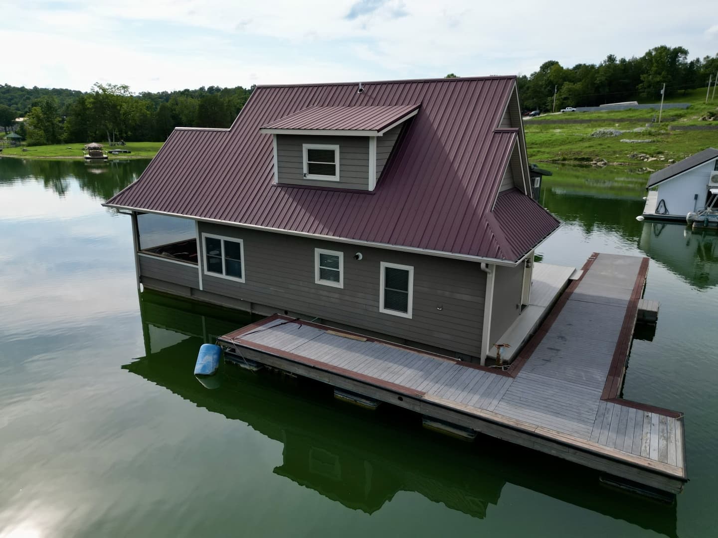 2010 Custom Floating Cabin - Approx 1340sqft