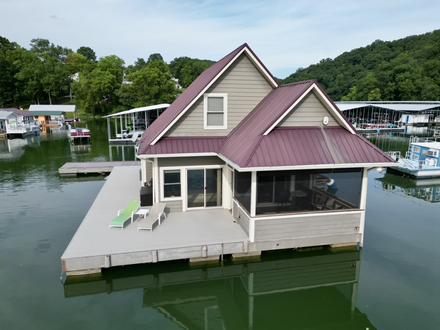 2010 Custom Floating Cabin - Approx 1340sqft