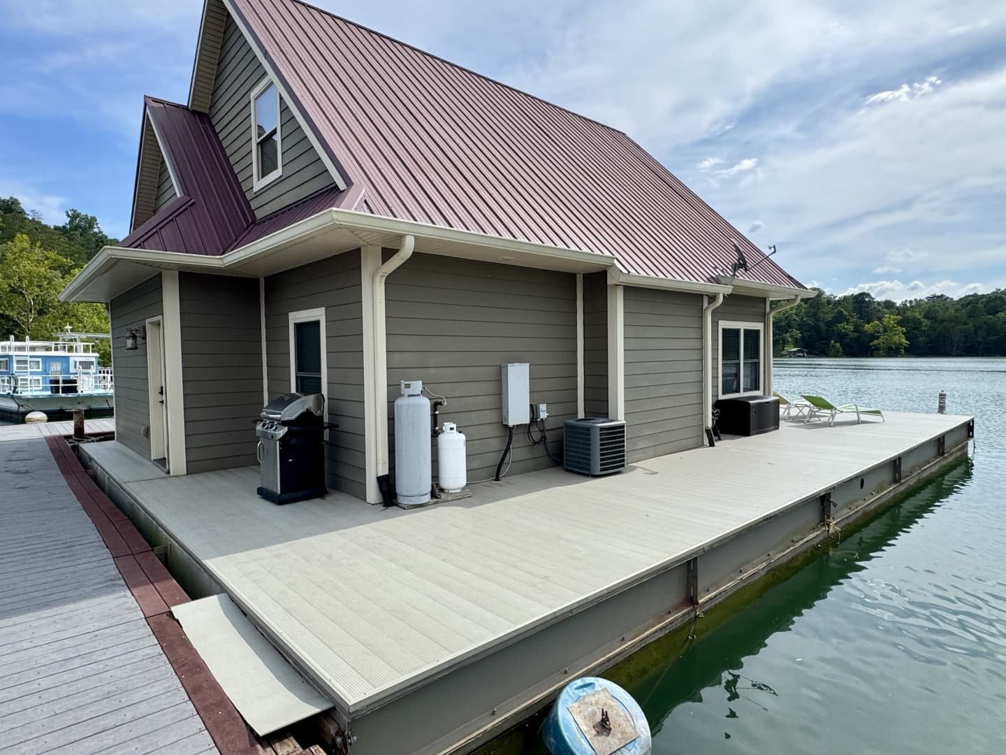 2010 Custom Floating Cabin - Approx 1340sqft