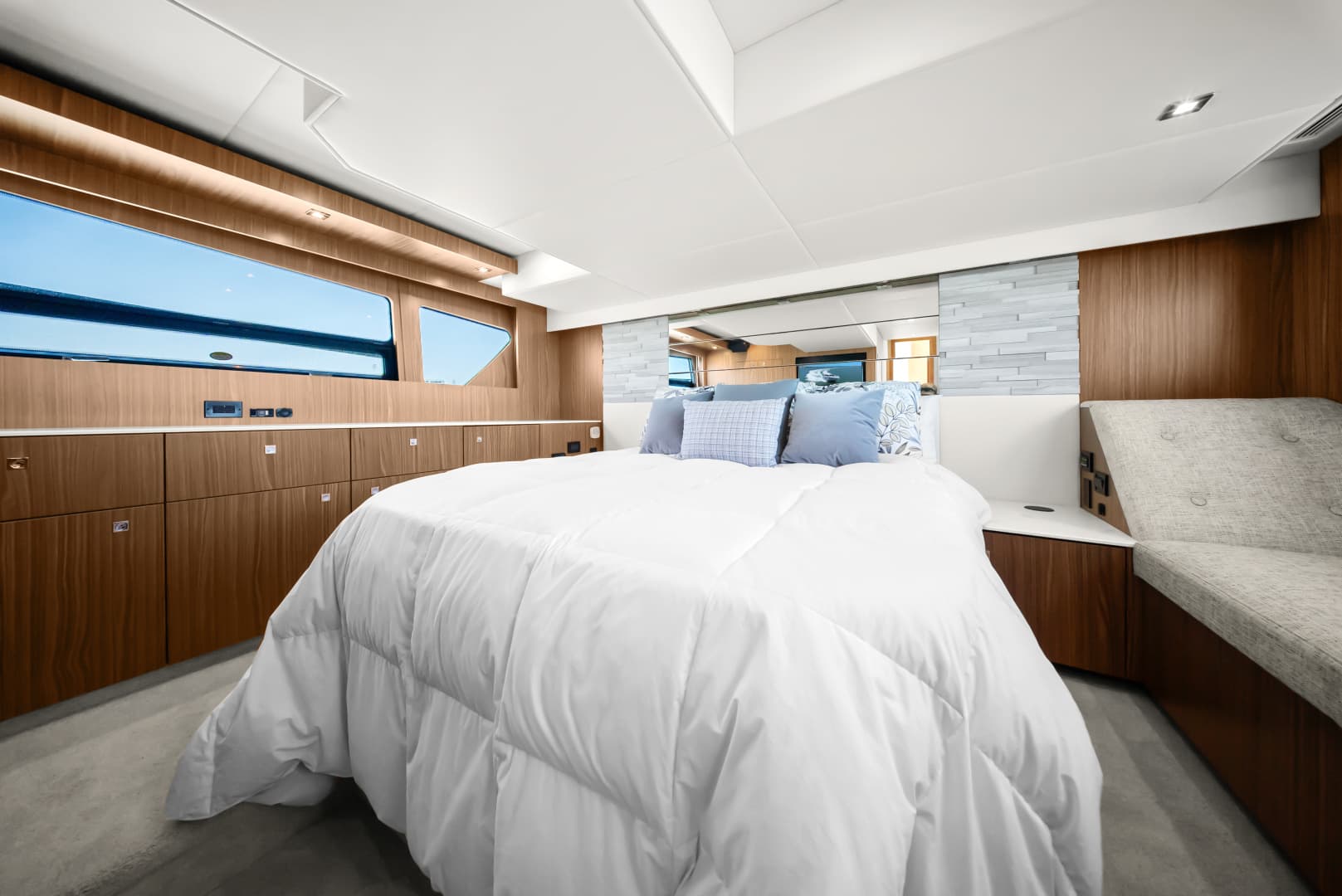 2025 Cruisers Yachts 50 Cantius