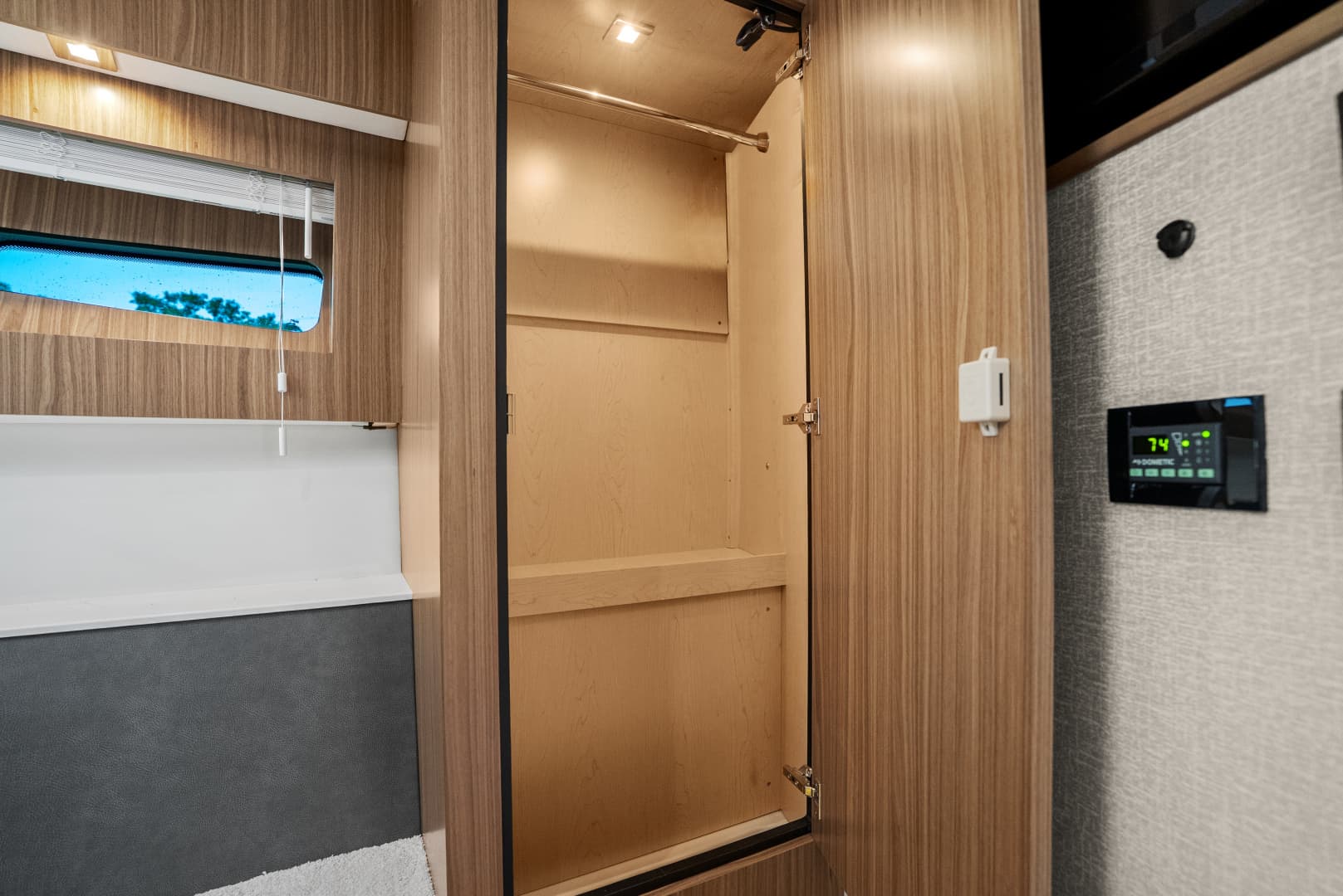 2025 Cruisers Yachts 50 Cantius