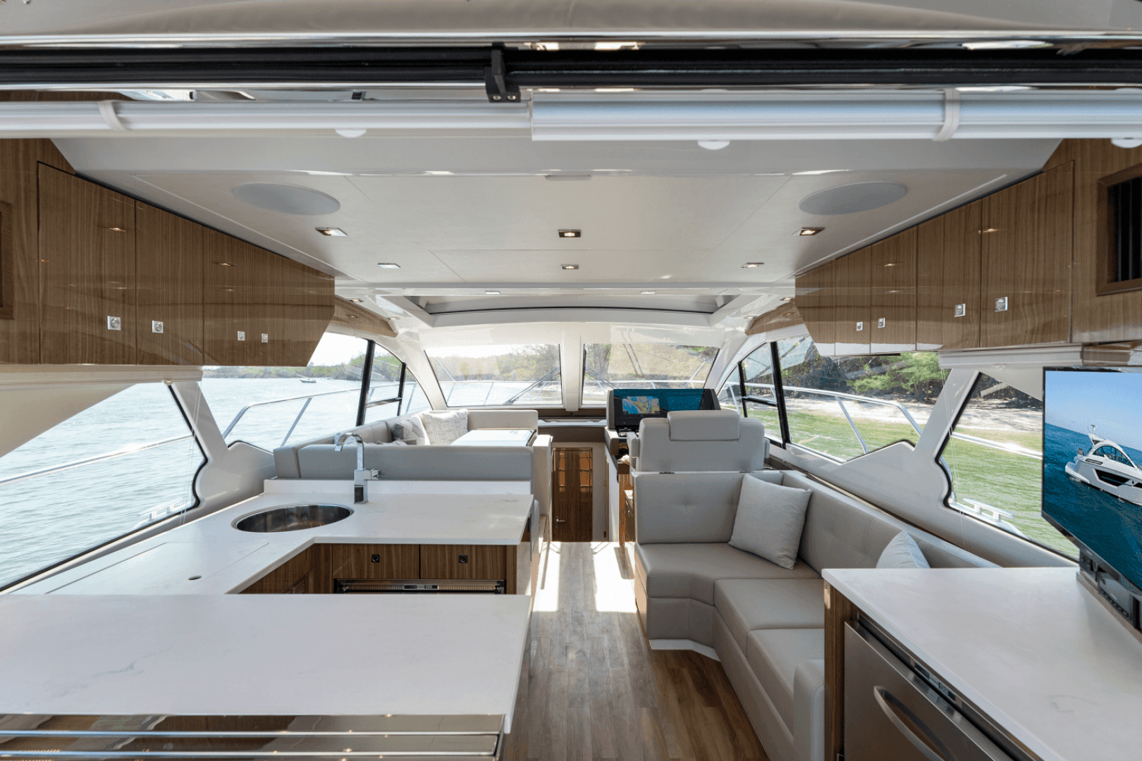 2025 Cruisers Yachts 50 Cantius
