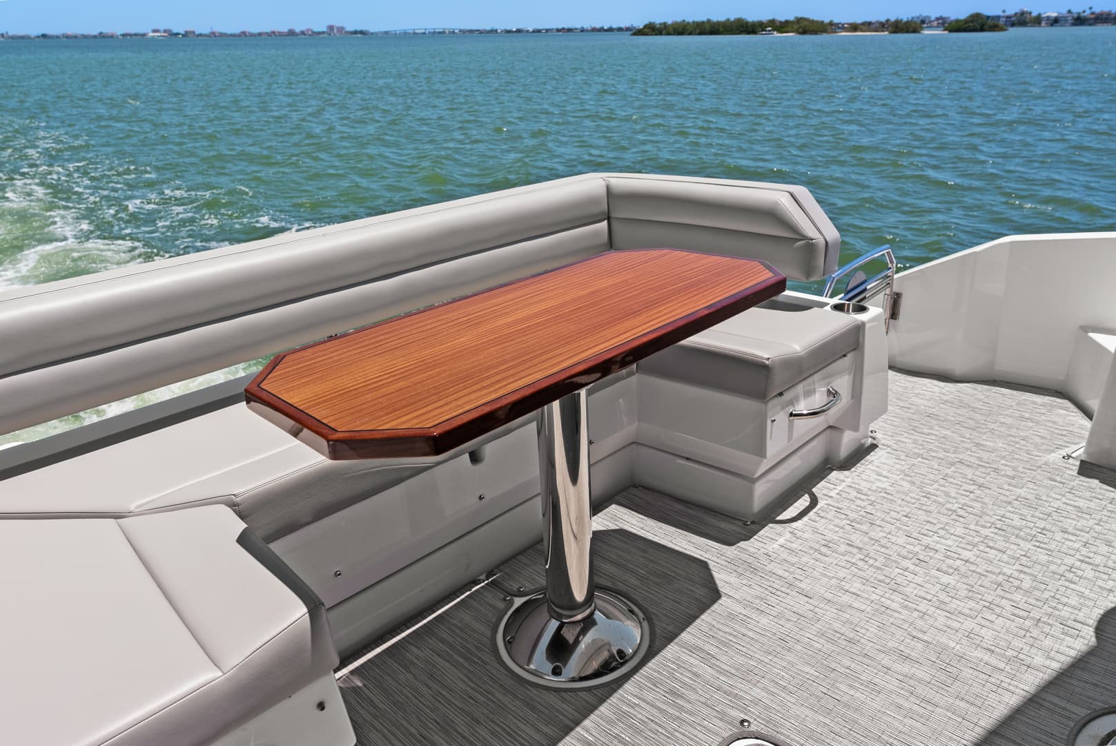 2025 Cruisers Yachts 50 Cantius