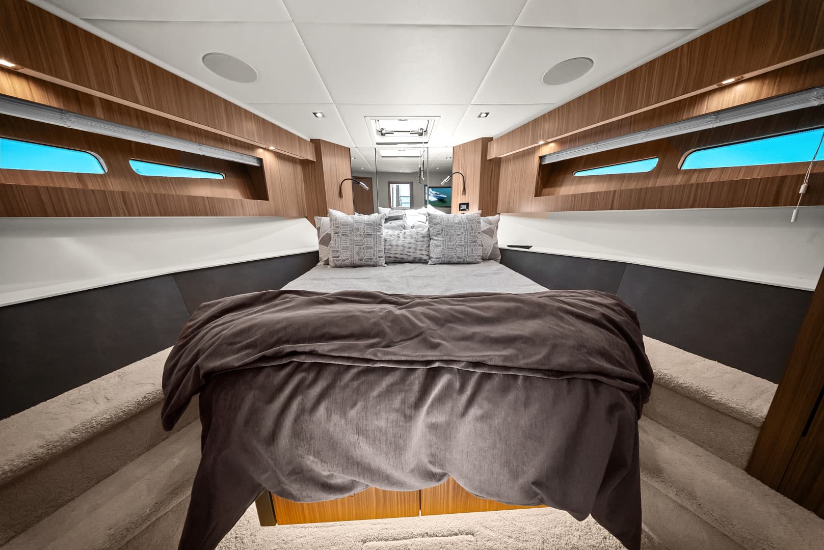 2025 Cruisers Yachts 50 Cantius