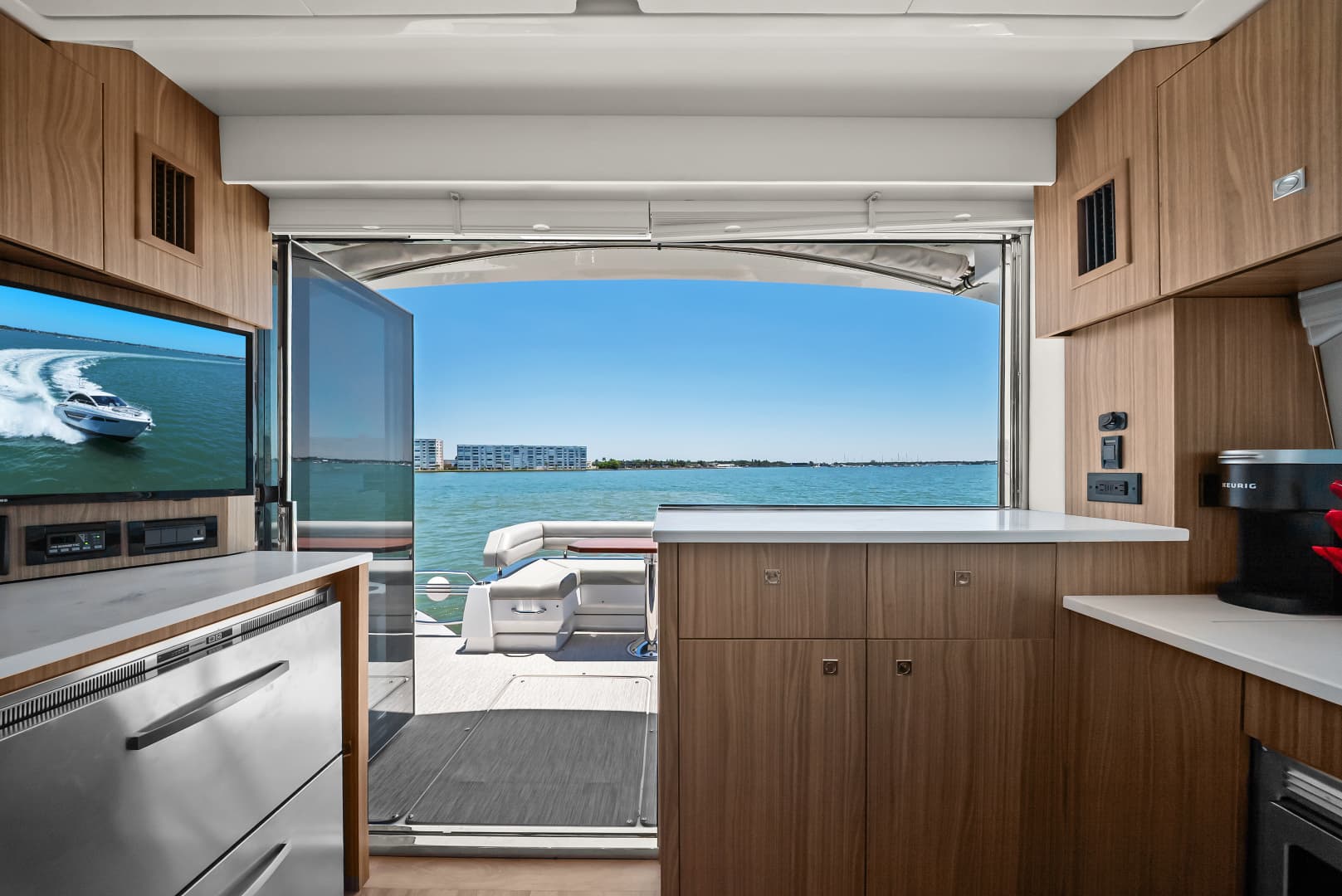 2025 Cruisers Yachts 50 Cantius