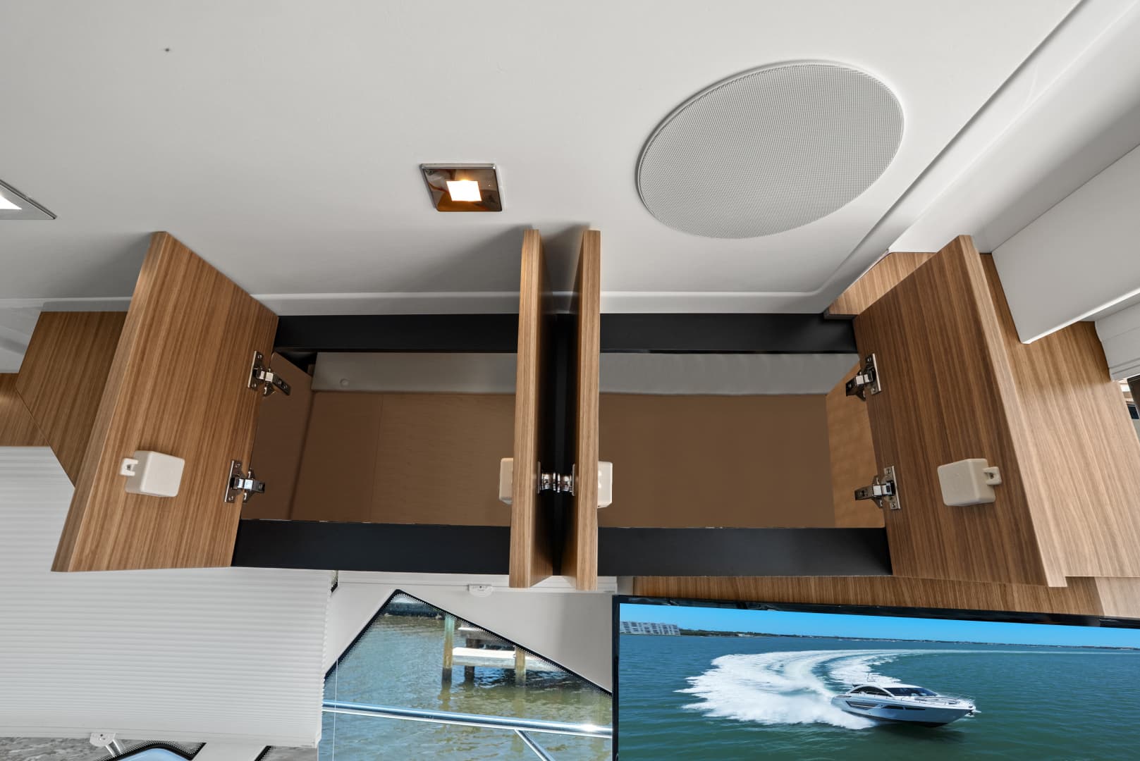 2025 Cruisers Yachts 50 Cantius