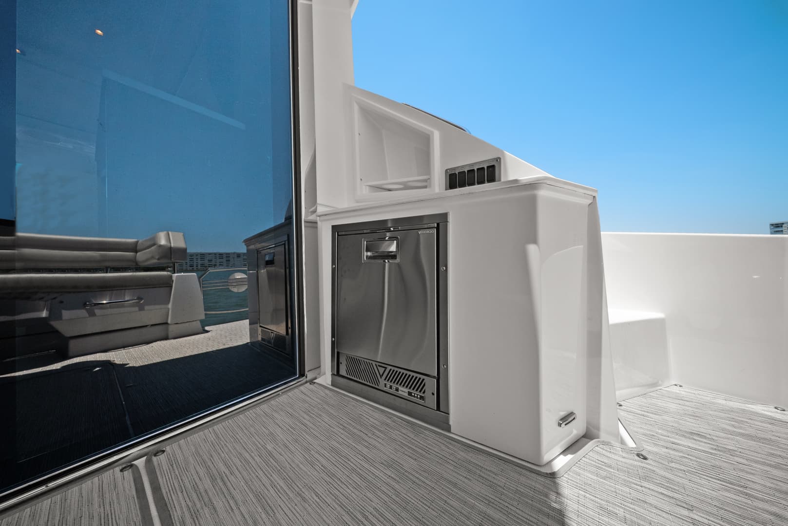 2025 Cruisers Yachts 50 Cantius