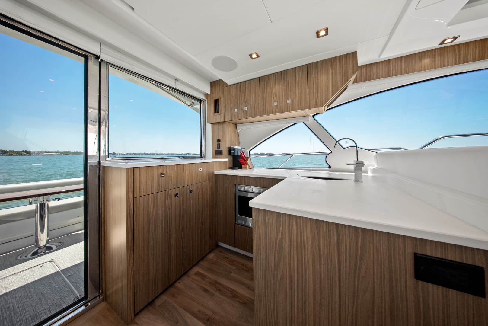 2025 Cruisers Yachts 50 Cantius