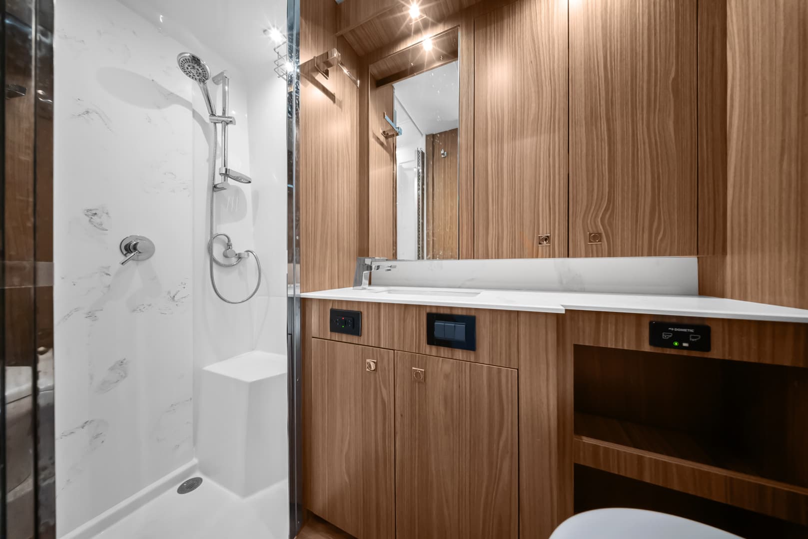 2025 Cruisers Yachts 50 Cantius