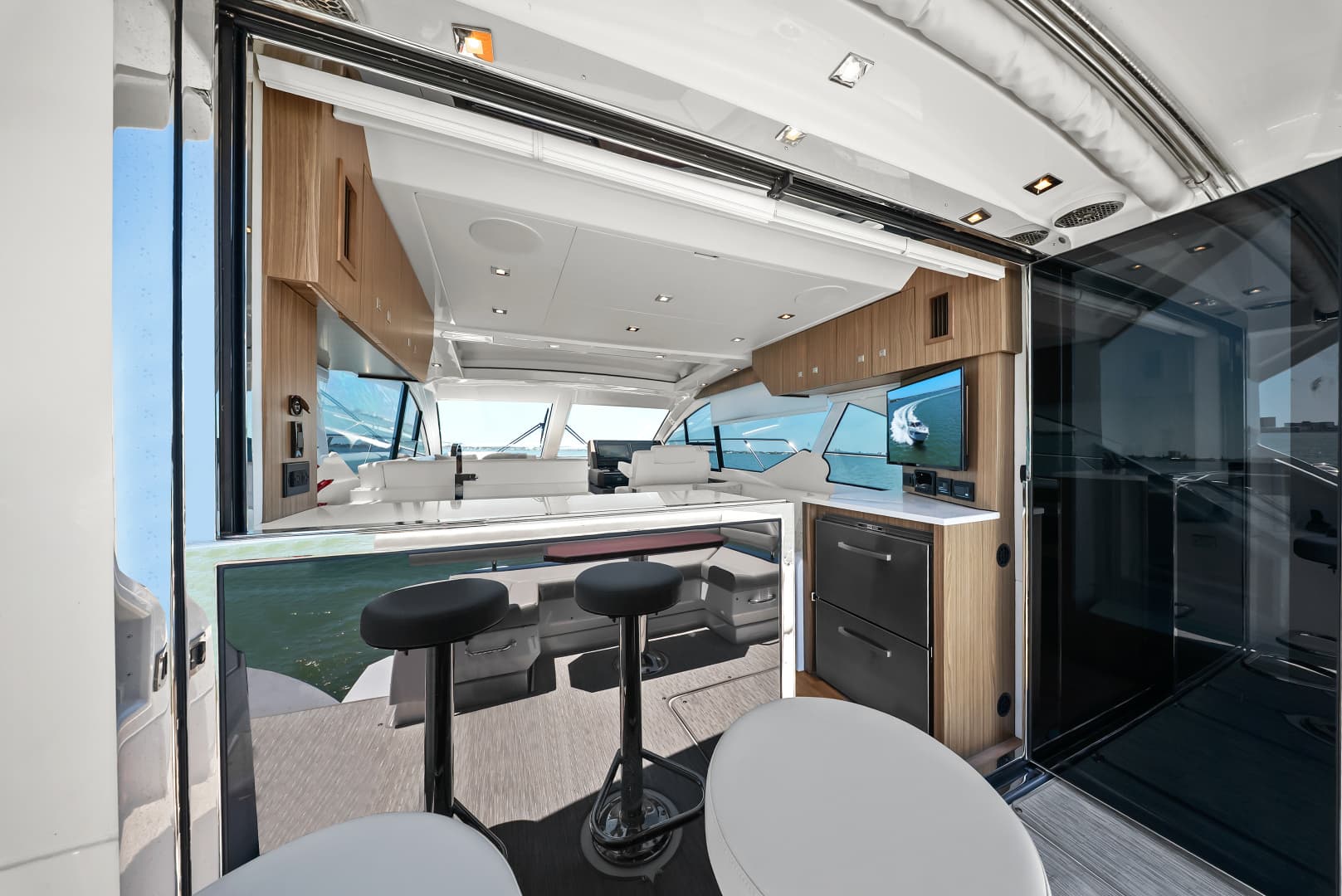 2025 Cruisers Yachts 50 Cantius