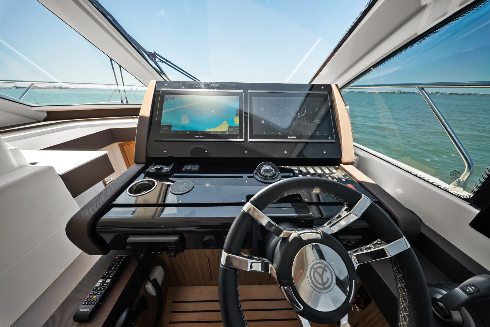 2025 Cruisers Yachts 50 Cantius