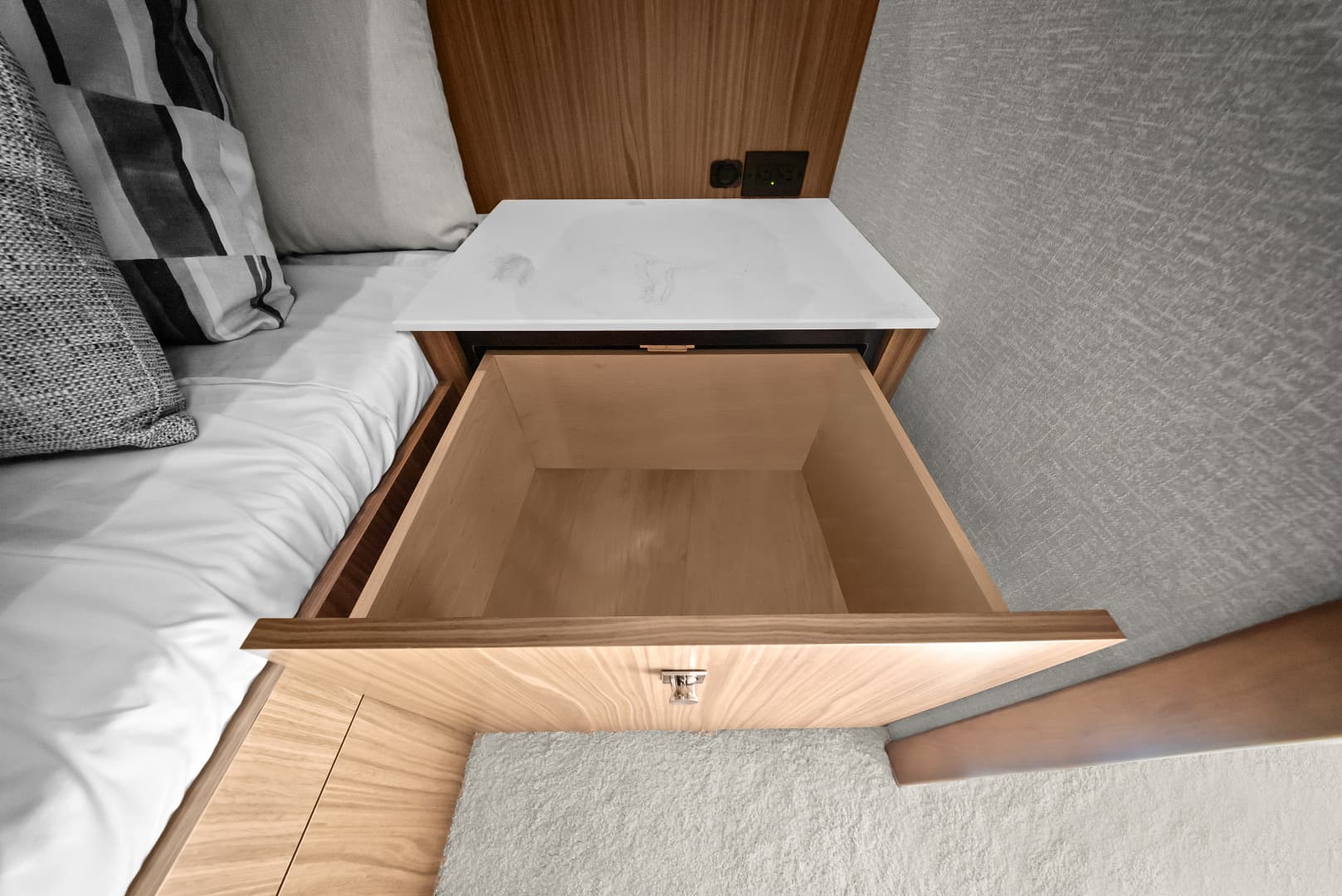 2025 Cruisers Yachts 50 Cantius