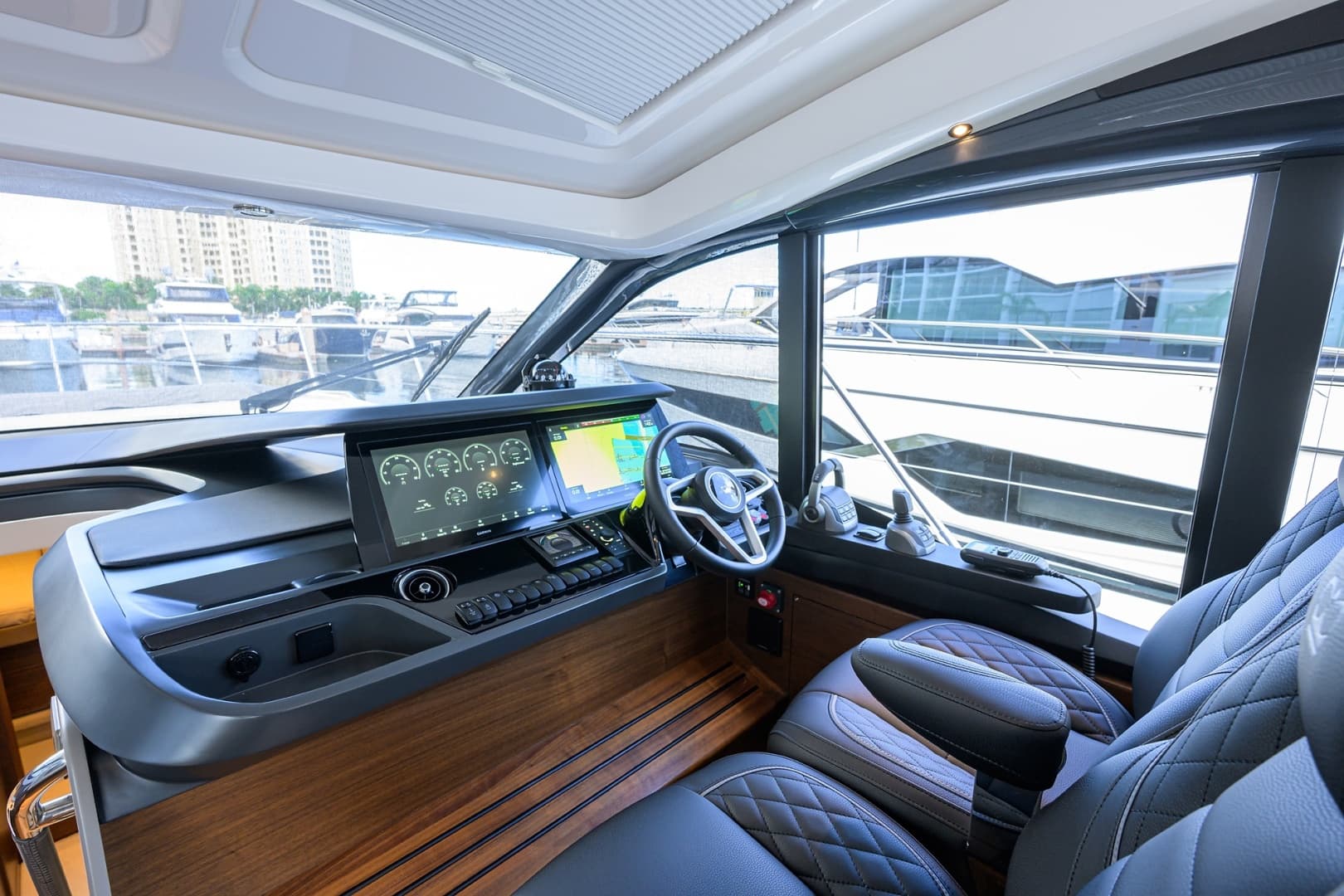 Princess 50 Everlong - Interior Helm