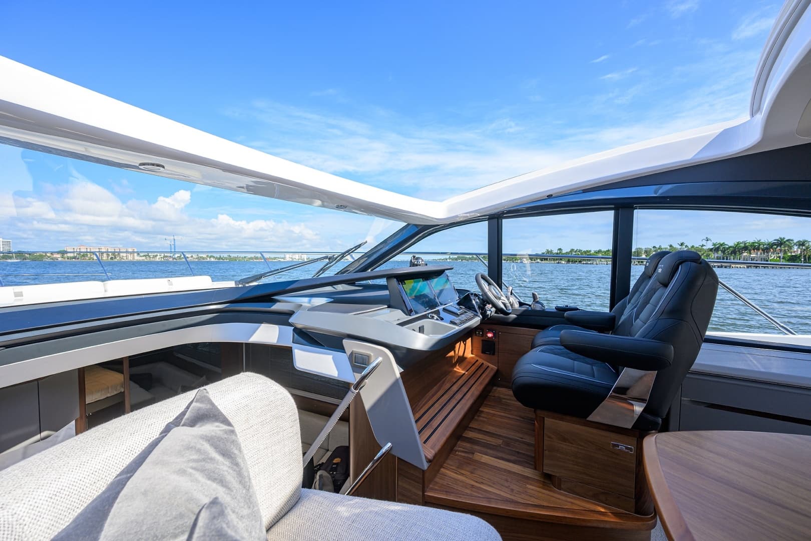 Princess 50 Everlong - Interior Helm