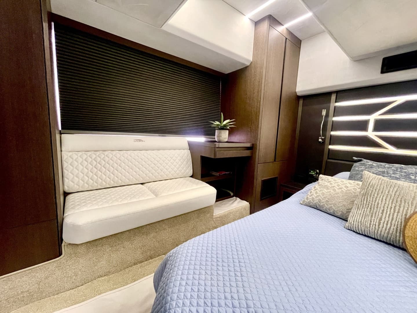 2020 Galeon 425 HTS