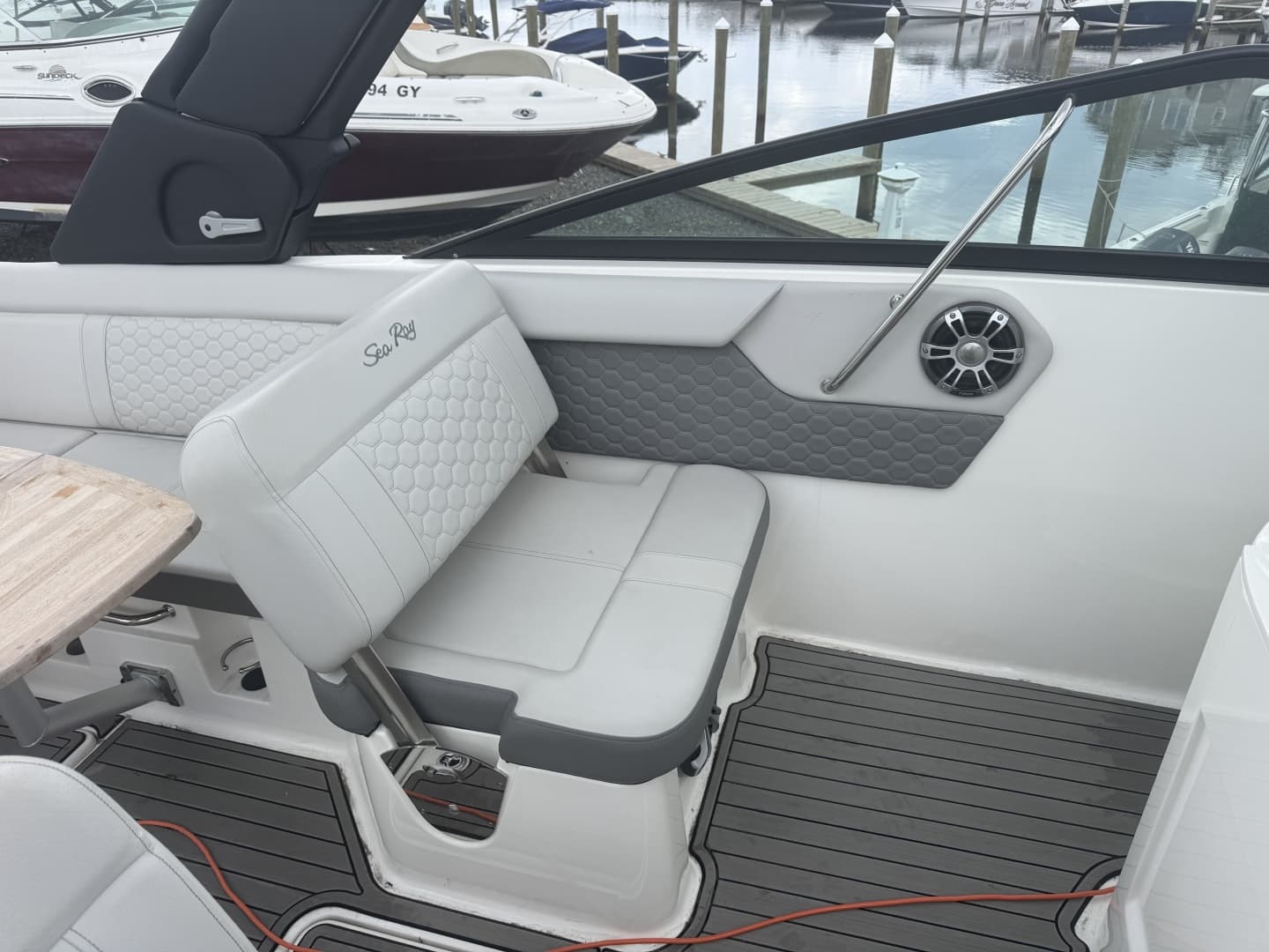 2024 Sea Ray SDX 250 Outboard