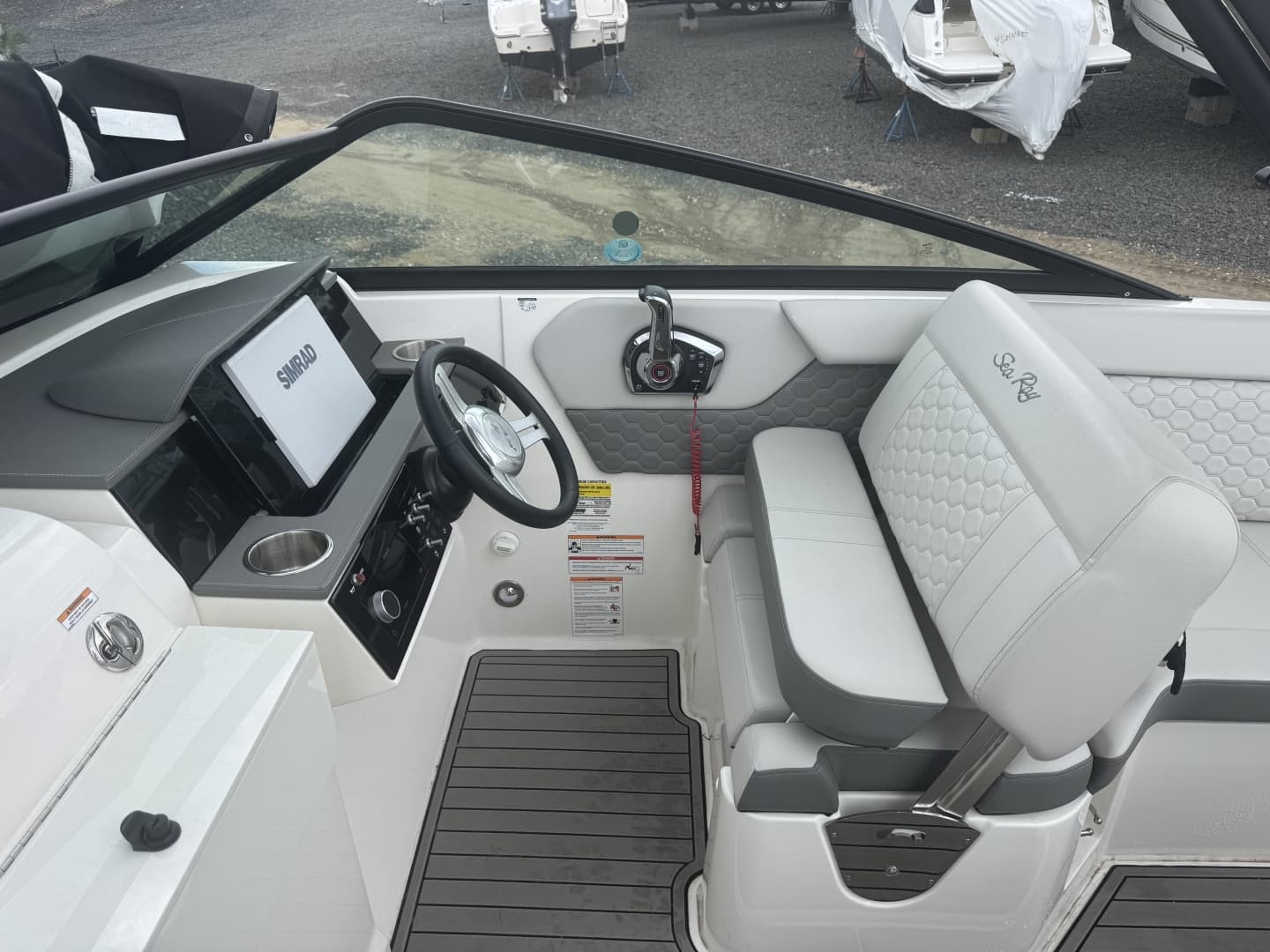 2024 Sea Ray SDX 250 Outboard