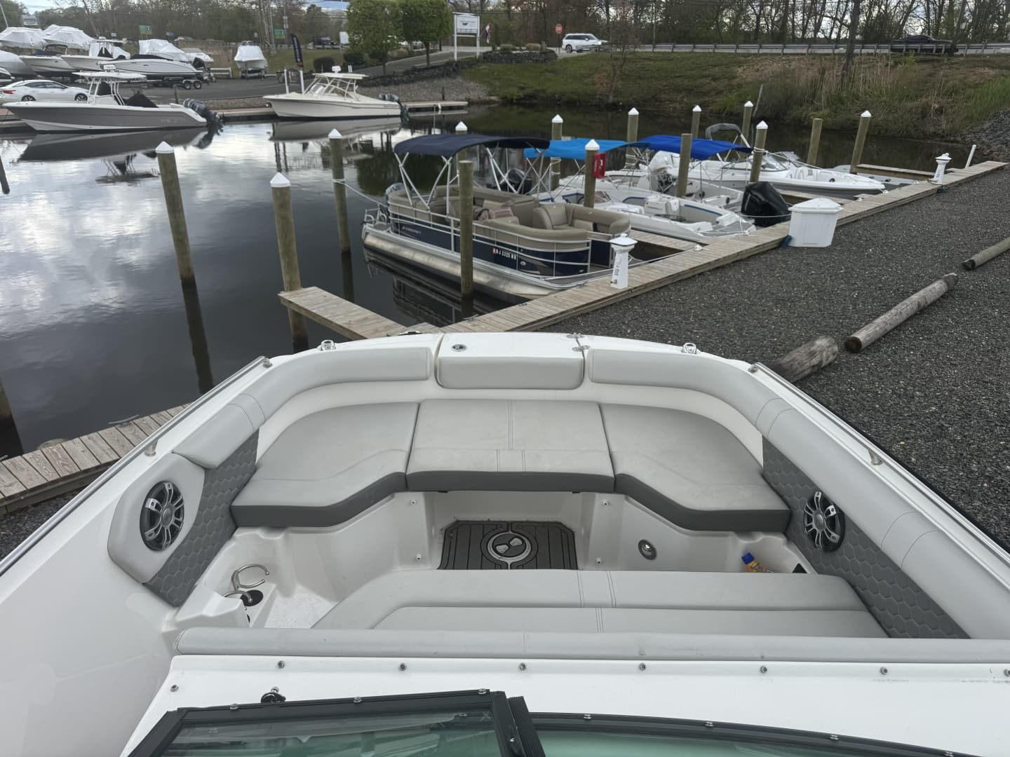 2024 Sea Ray SDX 250 Outboard