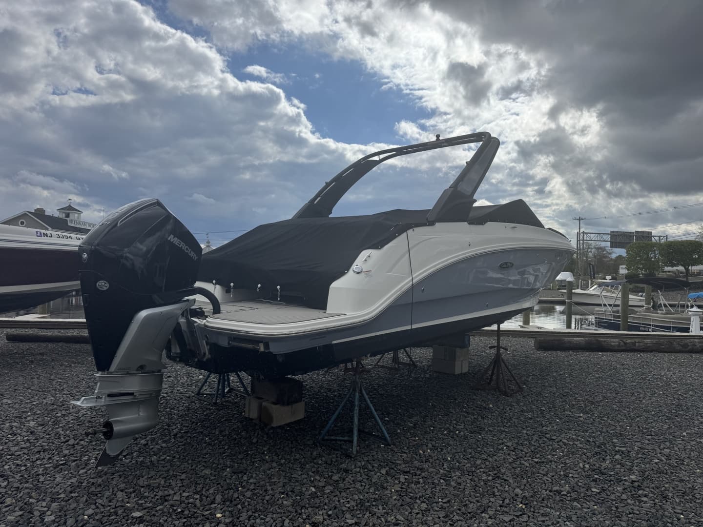 2024 Sea Ray SDX 250 Outboard