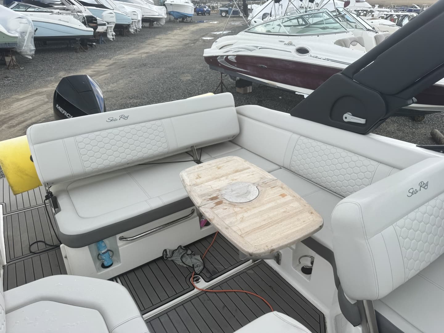 2024 Sea Ray SDX 250 Outboard