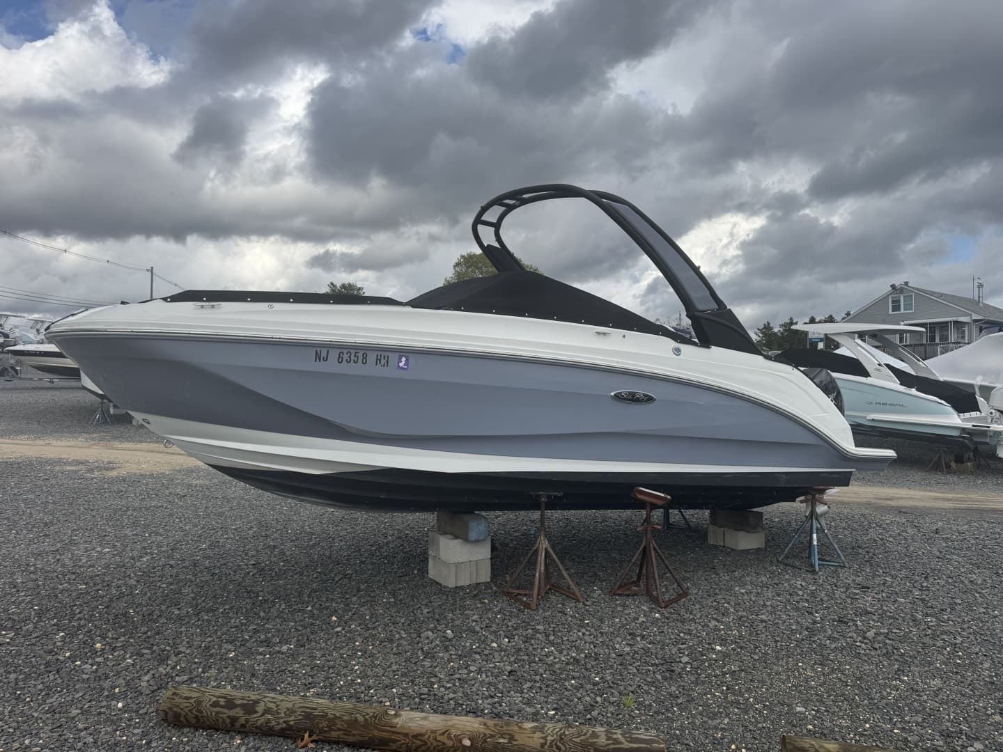 2024 Sea Ray SDX 250 Outboard