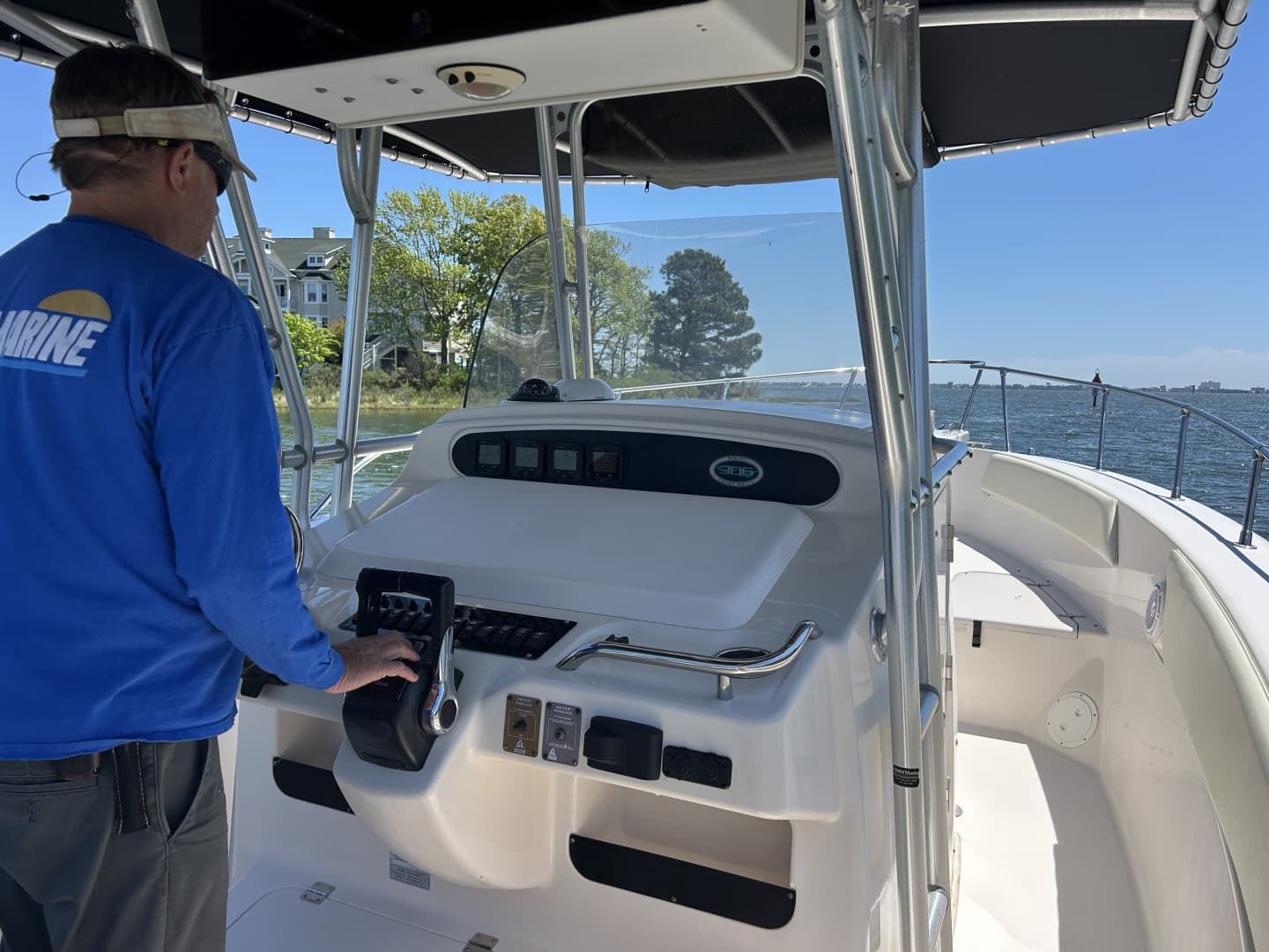 1999 Grady-White 306 Bimini