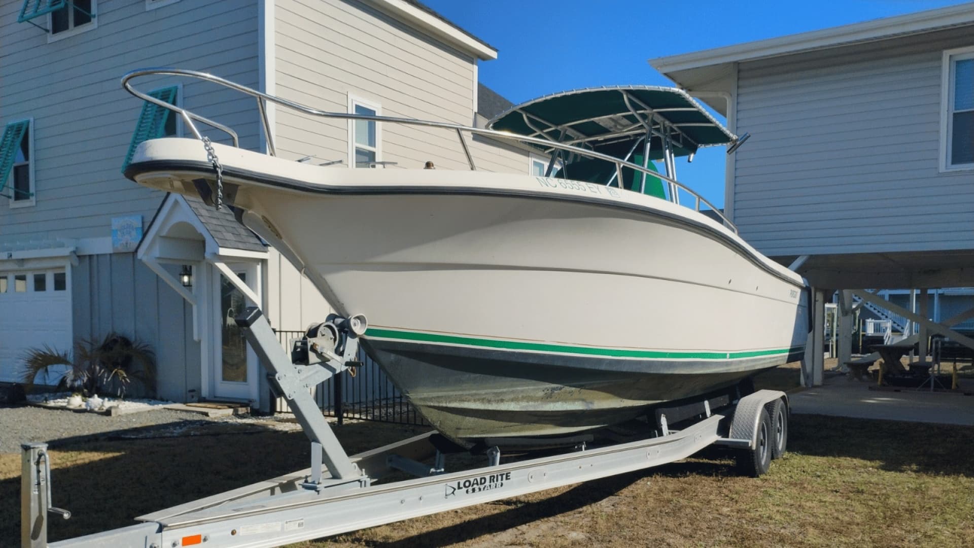 2001 Pursuit 2670 Cuddy Console