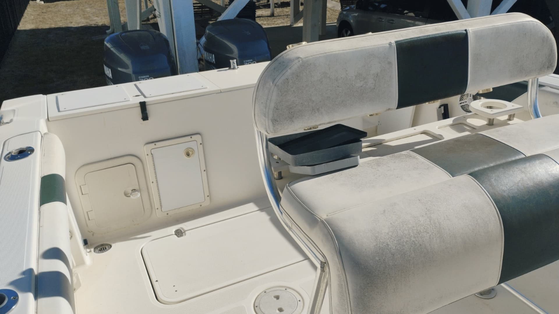 2001 Pursuit 2670 Cuddy Console