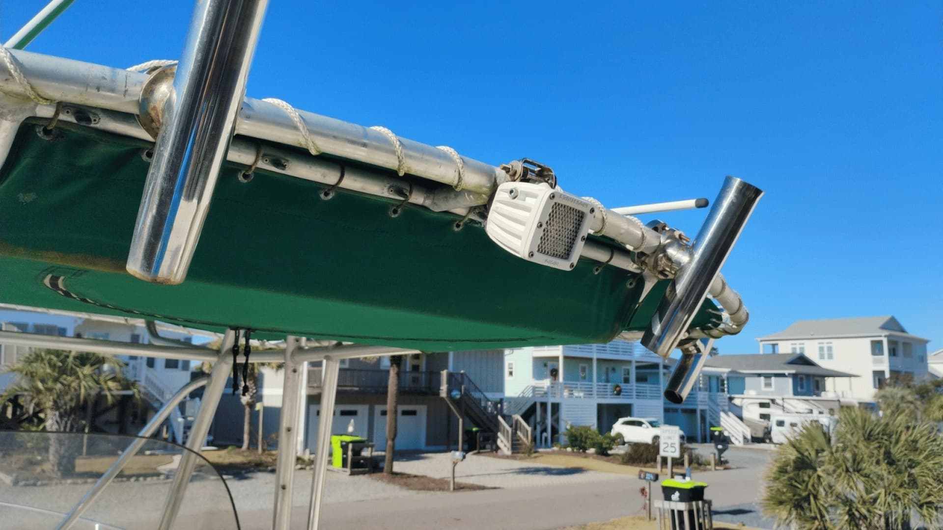 2001 Pursuit 2670 Cuddy Console